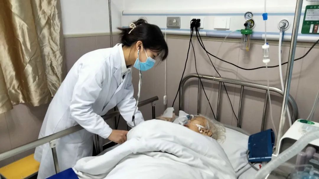 我院骨创伤科联合呼吸内科进行多学科协作为90岁高龄骨折患者保驾护航